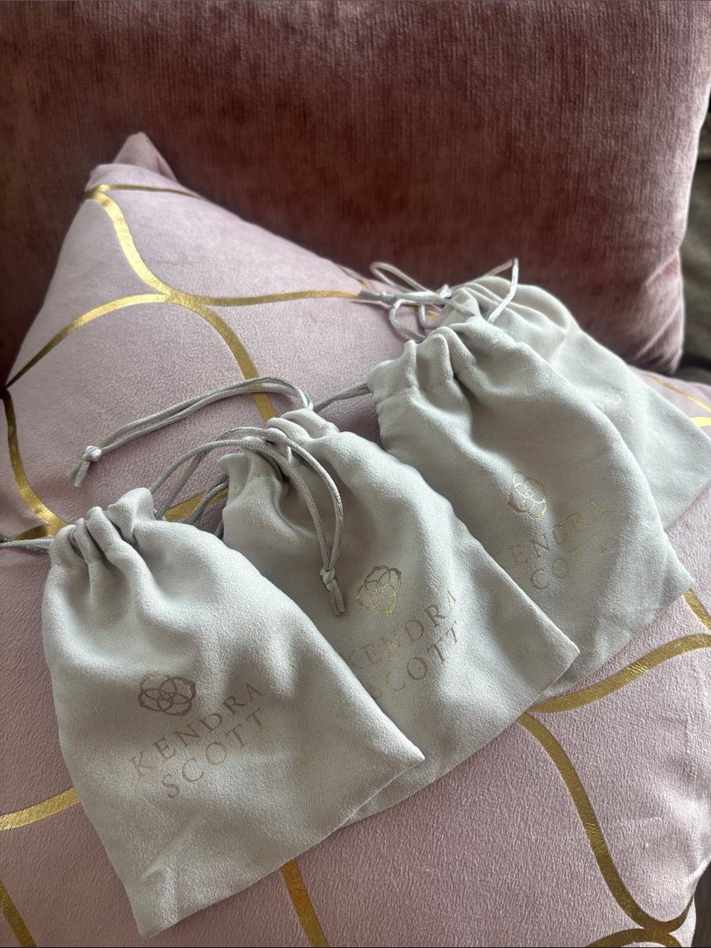 Kendra Scott Light Gray Velvet Drawstring Jewelry Pouches (Set of 4)